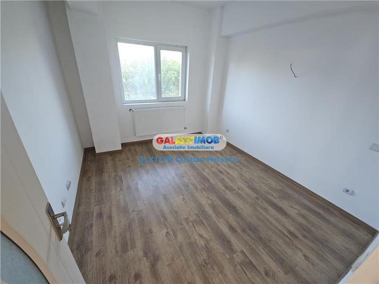 Apartament cu 3 camere semidecomandat în Sud-Vest