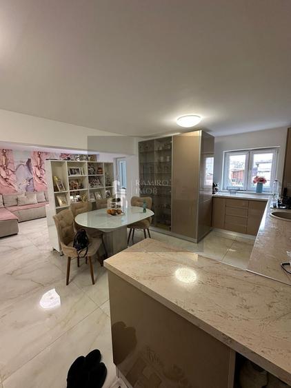 Apartament cu 4 camere decomandat, mobilat în Central