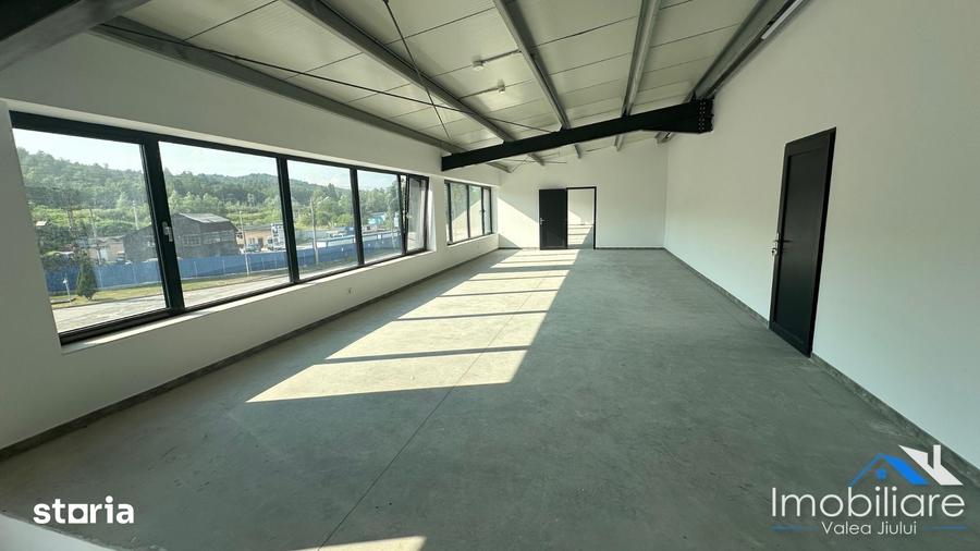 Spațiu comercial, de 550 mp, în Petros