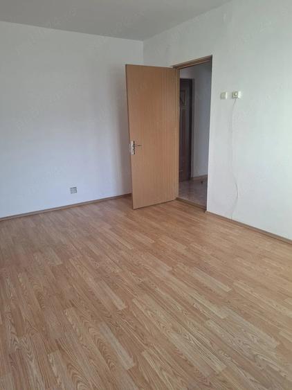 Apartament cu 3 camere decomandat în Micro 1