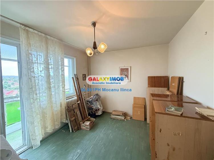 Apartament cu 3 camere semidecomandat în Cina