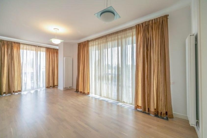 Apartament cu 4 camere în Aviatorilor