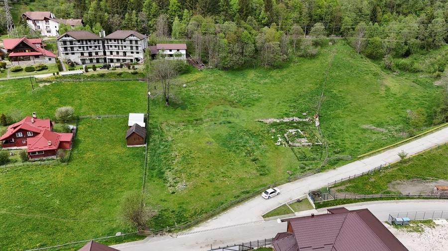 Teren Construcții intravilan de 10000 mp, în Sătic