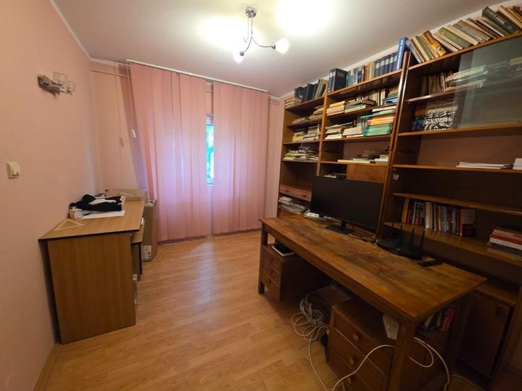 Apartament cu 3 camere decomandat în Crângași
