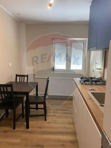 Apartament cu 2 camere decomandat, mobilat în Decebal