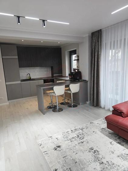 Apartament cu 2 camere semidecomandat, mobilat în Central