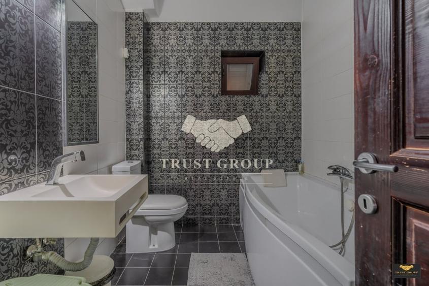 Apartament cu 8 camere decomandat, mobilat în Panduri