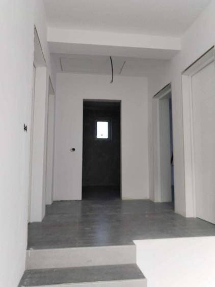 Casă individuală cu 5 camere cu Canalizare în Apahida