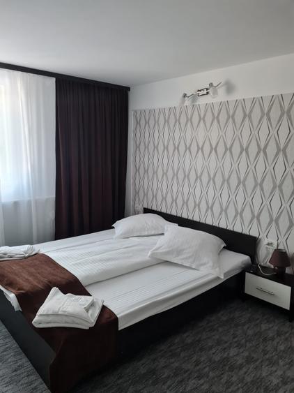 Casă cu 10 camere cu Canalizare în Exterior Vest