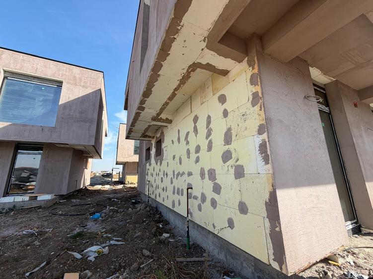 Casă cu 4 camere cu Teren 200 Mp în Nord