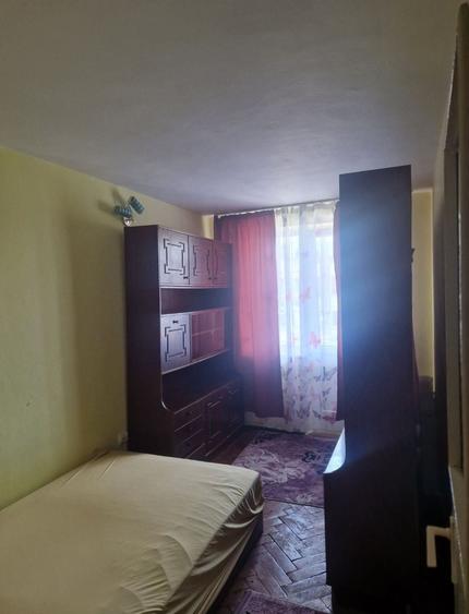 Apartament cu 3 camere decomandat în Exterior Vest