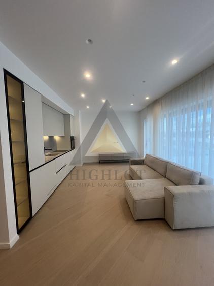 Apartament cu 3 camere semidecomandat în Barbu Văcărescu