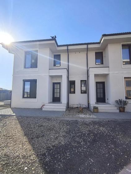 Casă cu 5 camere cu Teren 250 Mp în Central