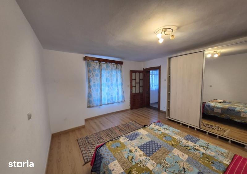 Casă cu 4 camere cu Teren 1933 Mp în Central