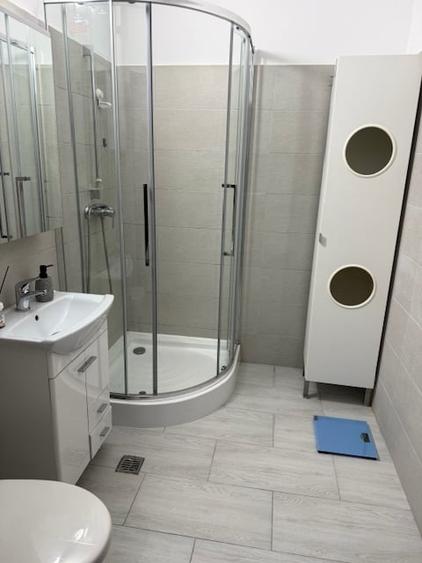 Apartament cu 2 camere semidecomandat în Apărătorii Patriei