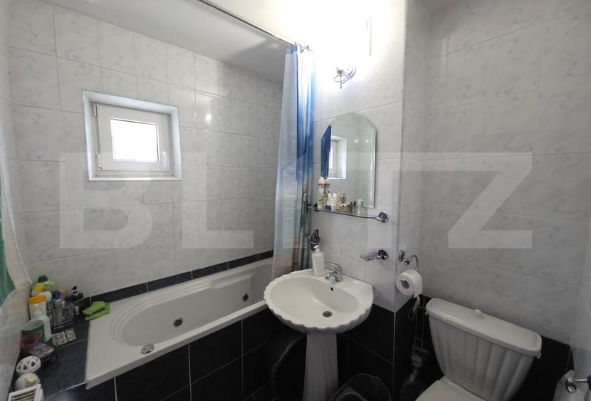 Apartament cu 3 camere semidecomandat, mobilat în Ștefan cel Mare