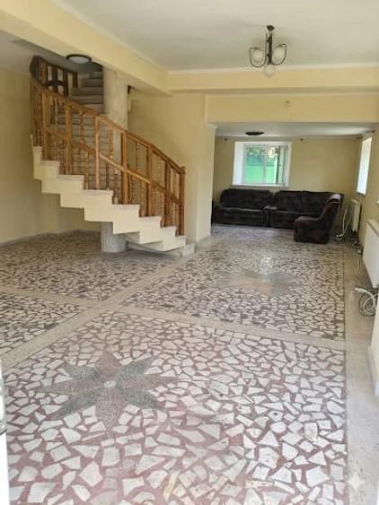 Casă cu 3 camere cu Teren 1600 Mp în Bascov
