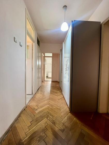 Apartament cu 3 camere decomandat, mobilat în Lipovei