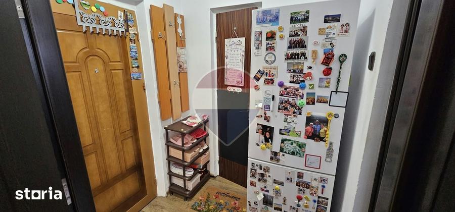Apartament cu 3 camere semidecomandat în Central