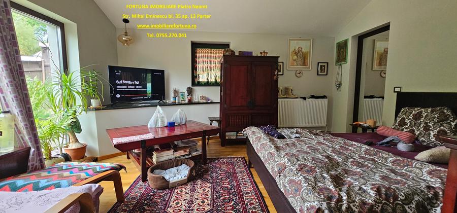 Casă cu 6 camere cu Garaj în Almaș
