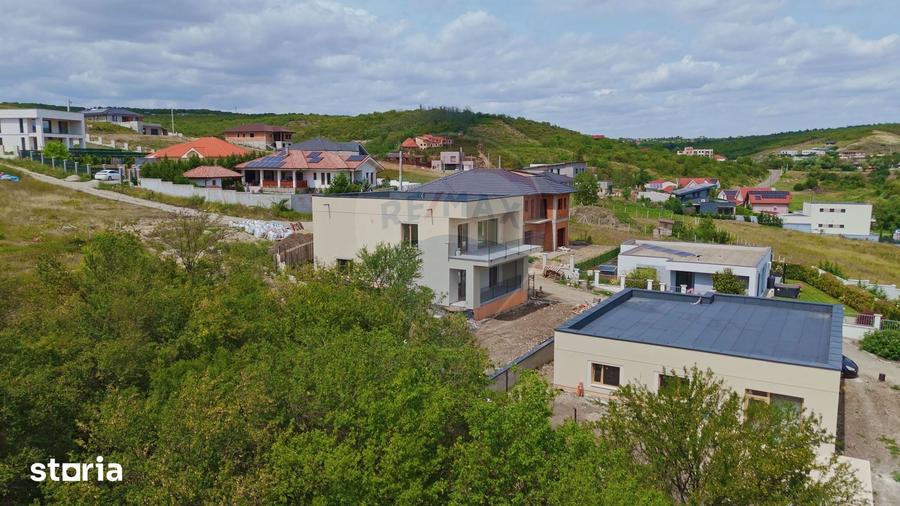 Casă cu 5 camere cu Teren 435 Mp în Paleu