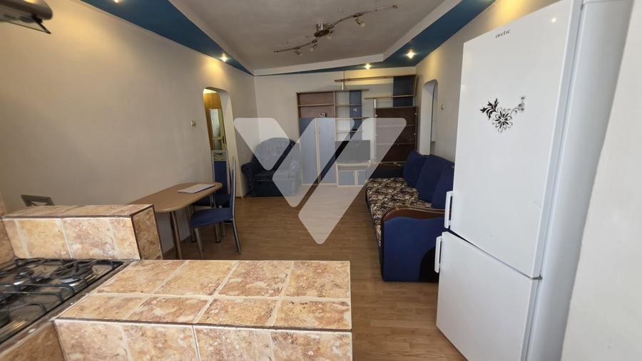 Apartament cu 3 camere semidecomandat, mobilat în Mihai Viteazul