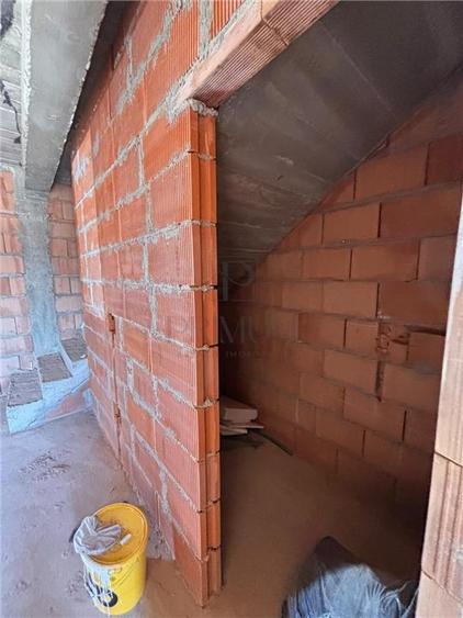 Duplex cu 4 camere cu Canalizare în Moșnița Nouă