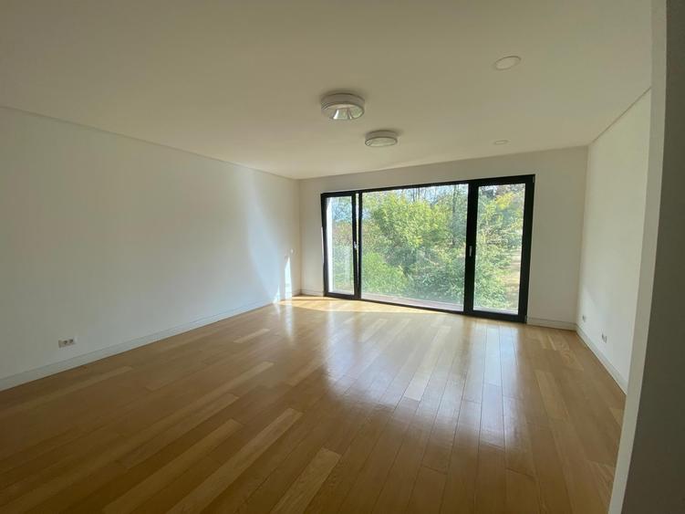 Apartament cu 3 camere semidecomandat în Cotroceni
