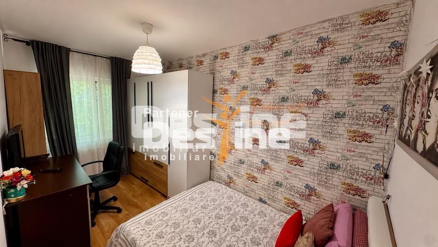 Apartament cu 3 camere semidecomandat, mobilat în Donici