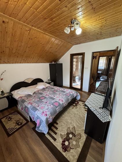 Casă cu 4 camere cu Teren 500 Mp în Rucăr