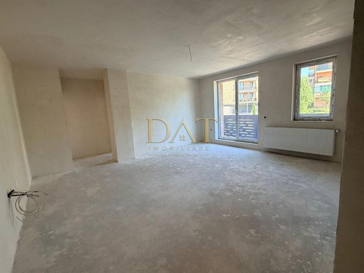 Apartament cu 4 camere semidecomandat în Chinteni