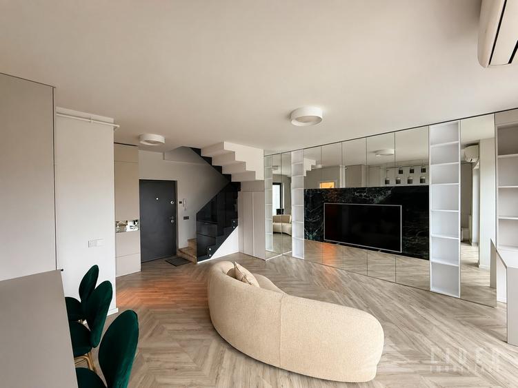 Apartament cu 3 camere semidecomandat, mobilat în Zorilor