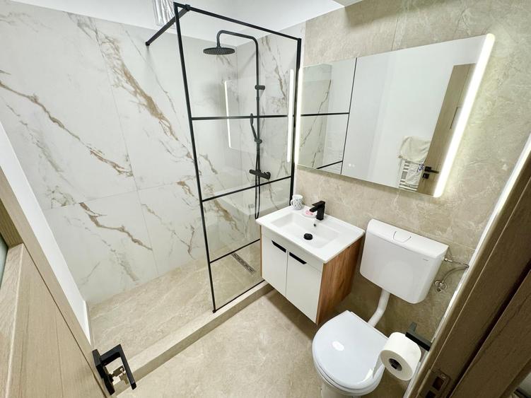 Apartament cu 2 camere semidecomandat în Podu Roș