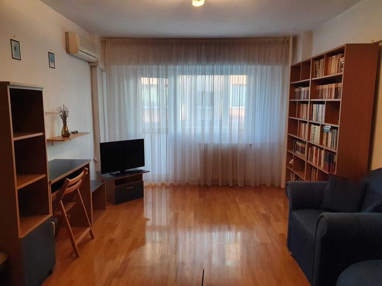 Apartament cu 2 camere decomandat în Moșilor