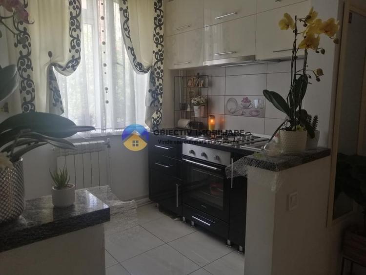 Apartament cu 2 camere semidecomandat, mobilat în Mărăței