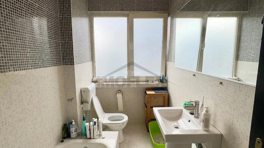 Apartament cu 4 camere în Armeneasca