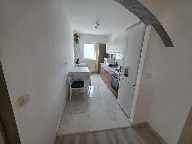 Apartament cu 3 camere decomandat în Ștefan cel Mare