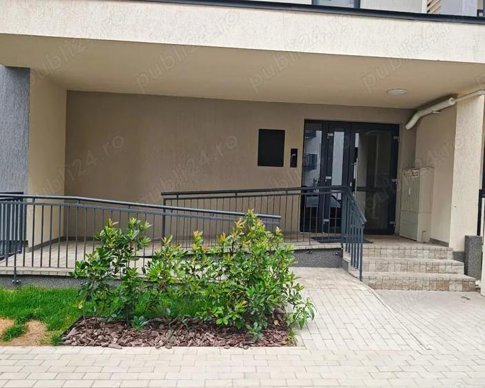 Apartament cu 2 camere decomandat în Tractorul