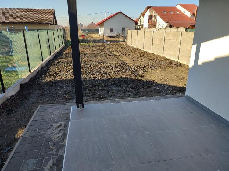 Duplex cu 4 camere cu Canalizare în Exterior Vest