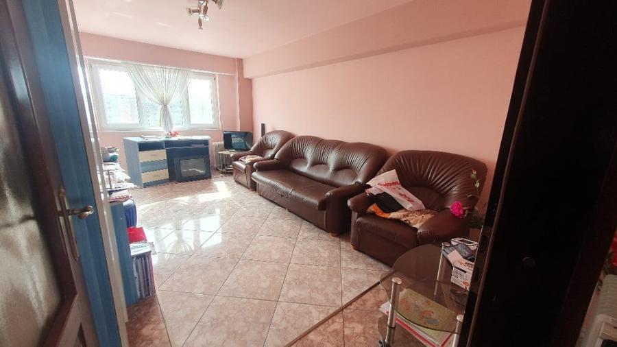 Apartament cu 4 camere semidecomandat în Aurel Vlaicu