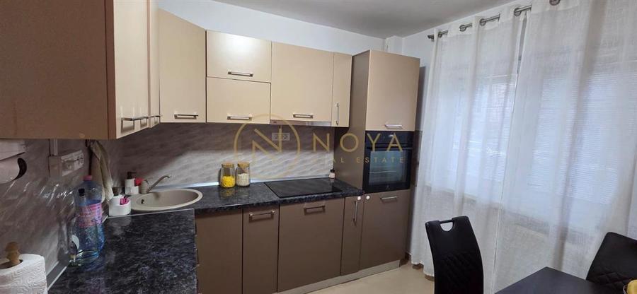 Apartament cu 4 camere semidecomandat în Politehnica