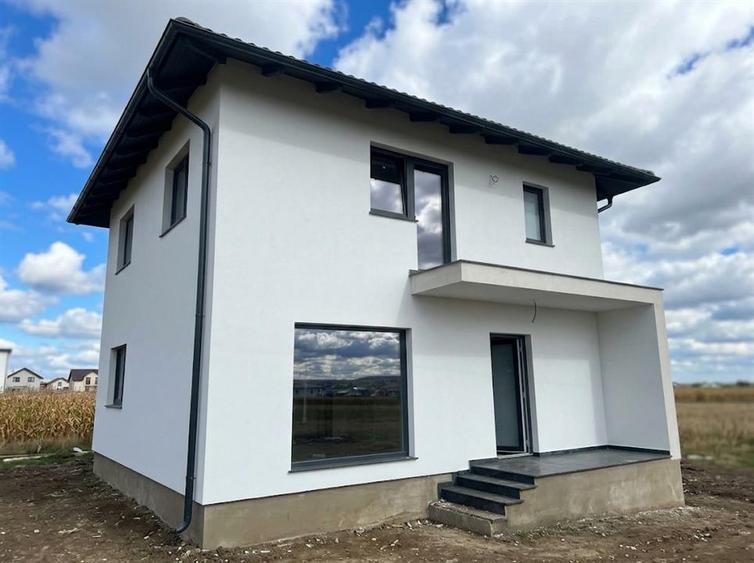 Casă individuală cu 4 camere cu Teren 400 Mp în Ipotești