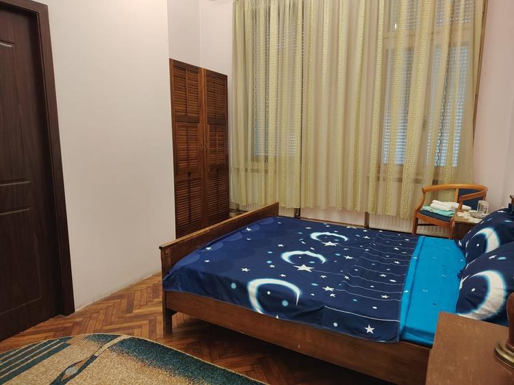 Casă cu 9 camere cu Canalizare în Central
