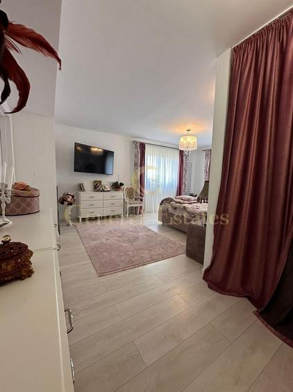 Penthouse cu 4 camere decomandat, mobilat în Noua
