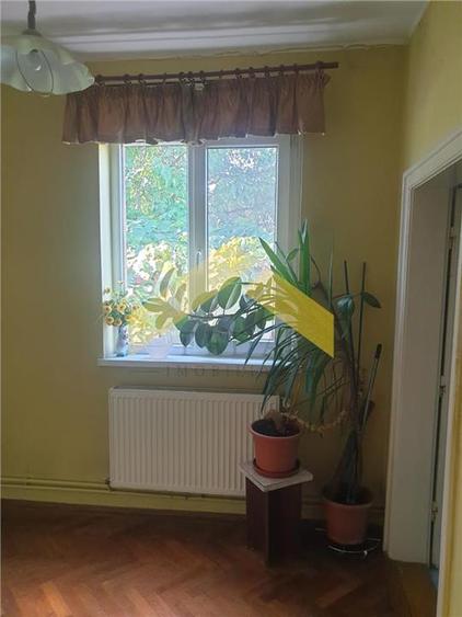 Casă individuală cu 7 camere cu Canalizare în Mehala
