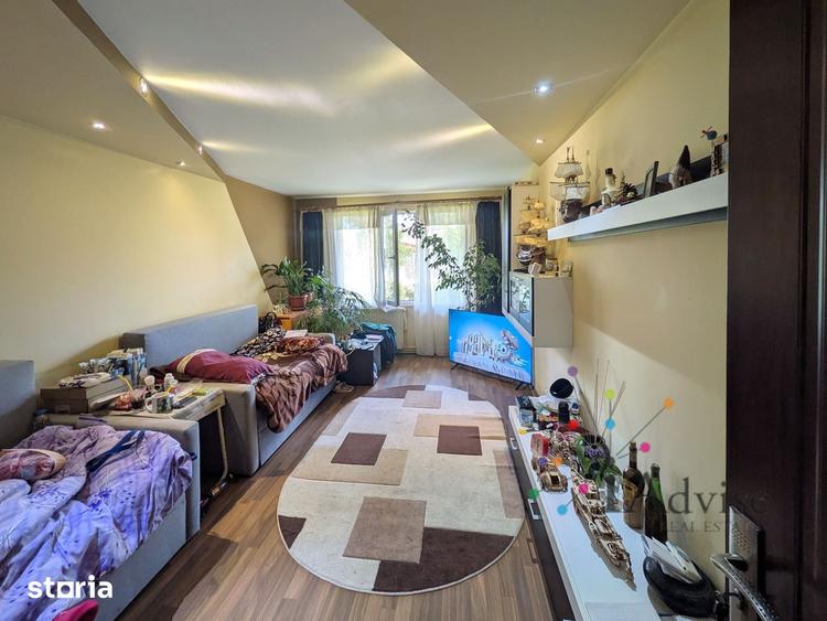 Apartament cu 3 camere decomandat în Florilor