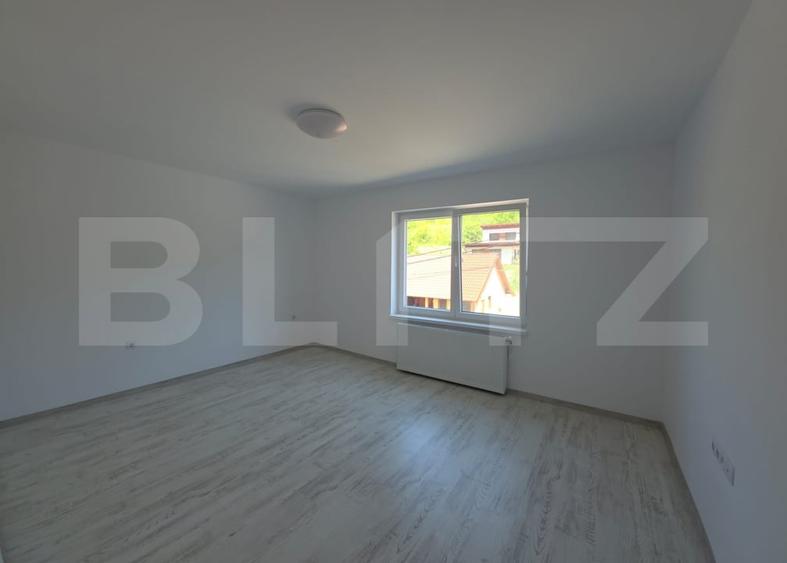 Duplex cu 5 camere cu Canalizare în Corunca