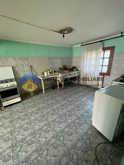 Casă cu 5 camere cu Canalizare în Săvinești