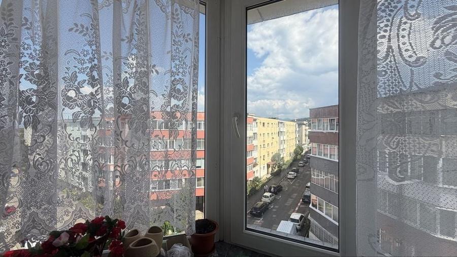 Apartament cu 3 camere decomandat în Ștefan cel Mare