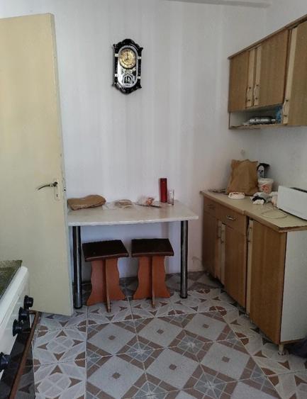 Apartament cu 2 camere semidecomandat în 5 Călărasi